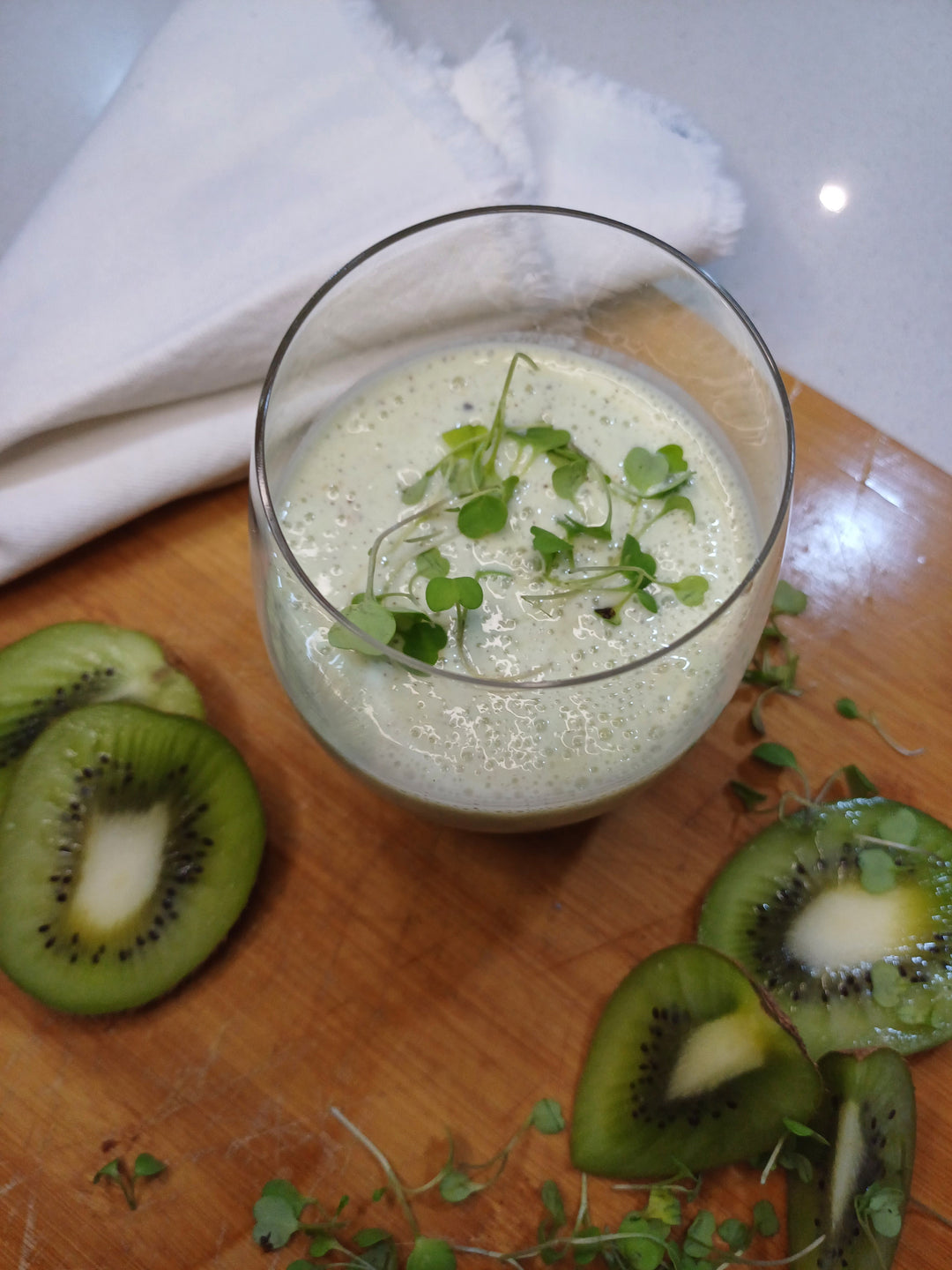 Broccoli Sprouts and Kiwi Smoothie